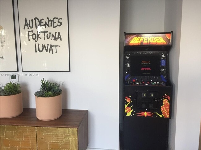 Building Photo - 121 NE 34th St