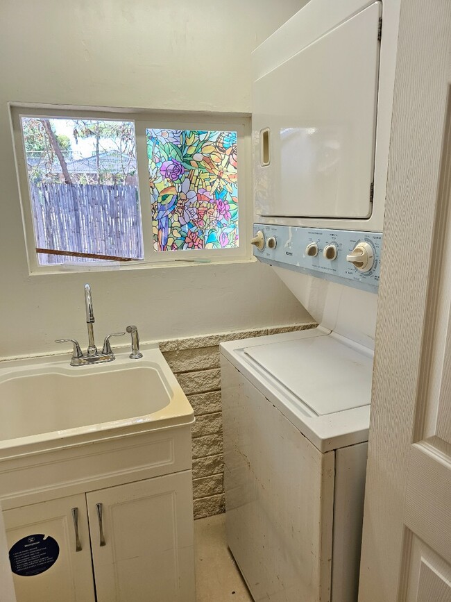 Building Photo - Studio apartment