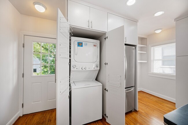 Building Photo - 1800 Woodhead St