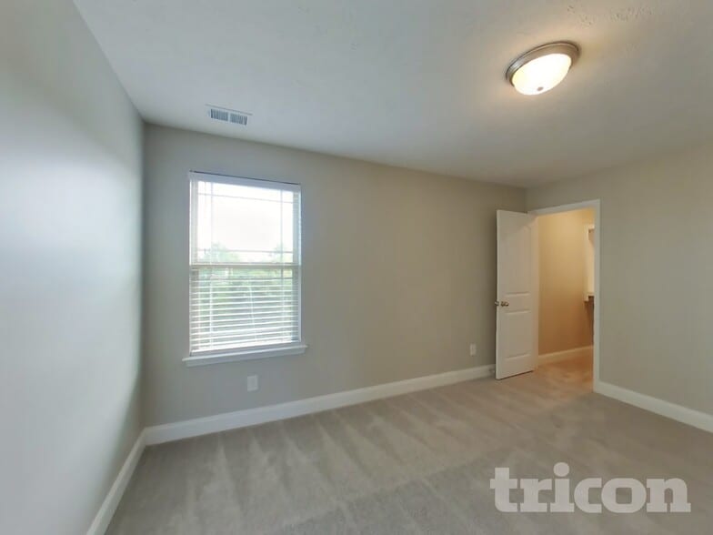 Building Photo - 642 Berry Cir