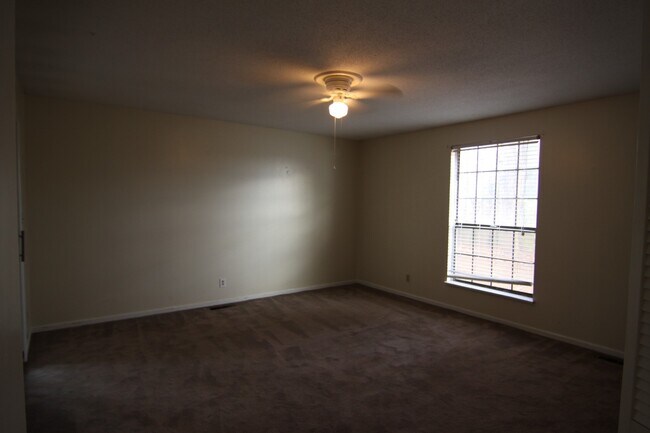 Building Photo - 2 Bedroom Home for rent in St. B Area!