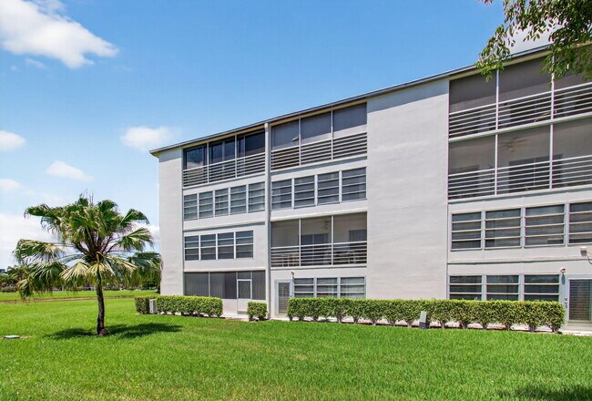 Building Photo - 3038 Hythe A