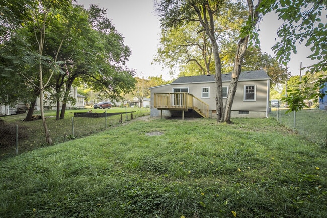 Building Photo - Adorable 2 Bedroom 1 Bath Home
