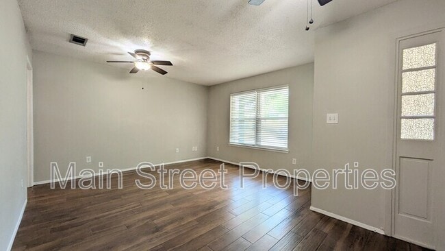 Building Photo - 9648 Hollowbrook Dr