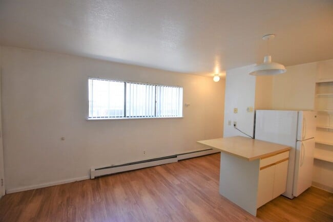 Building Photo - 1 Bedroom Apartment Close to CU!
