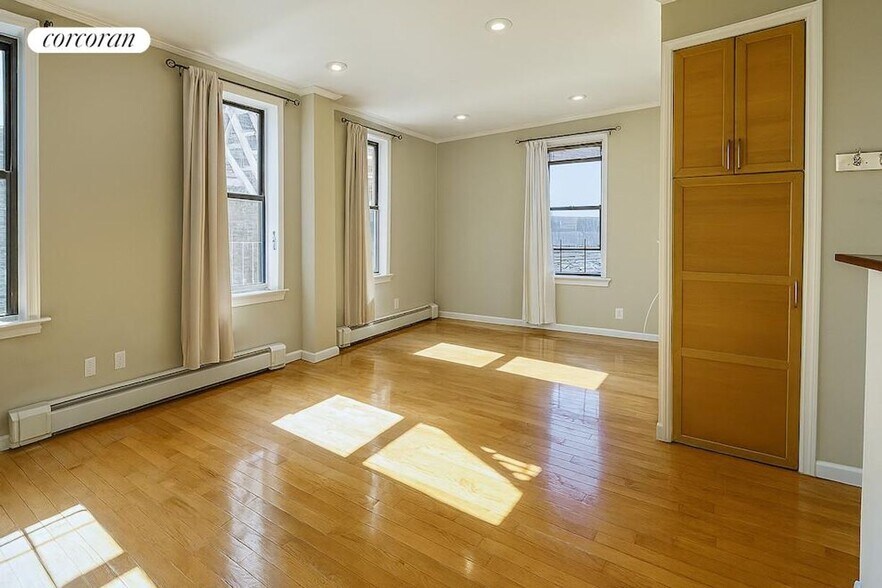 Building Photo - 206 E 124th St