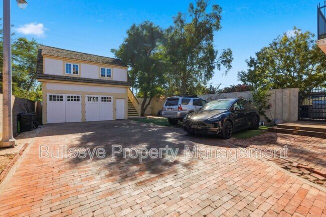 Building Photo - 525 W Lynwood St