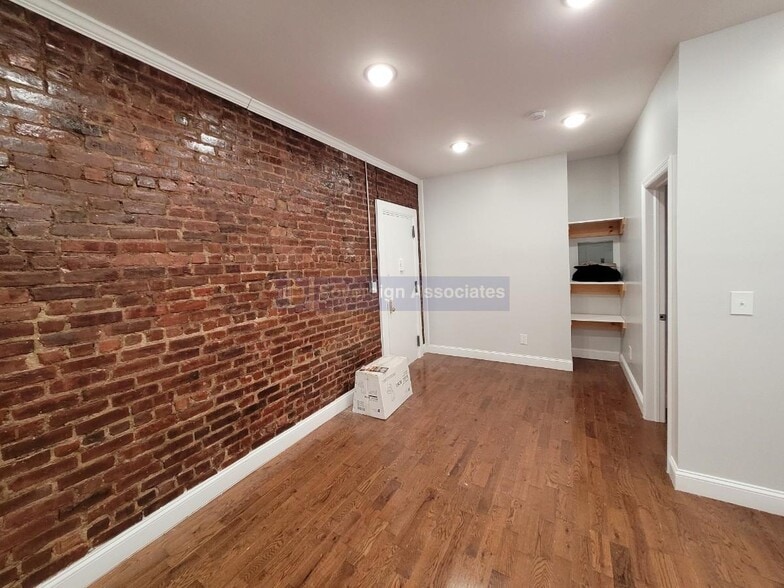 Building Photo - 141 Nagle Ave