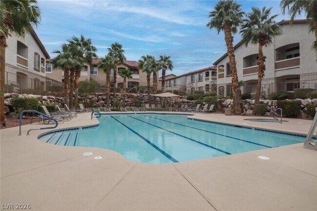 Building Photo - 2305 W Horizon Ridge Pkwy