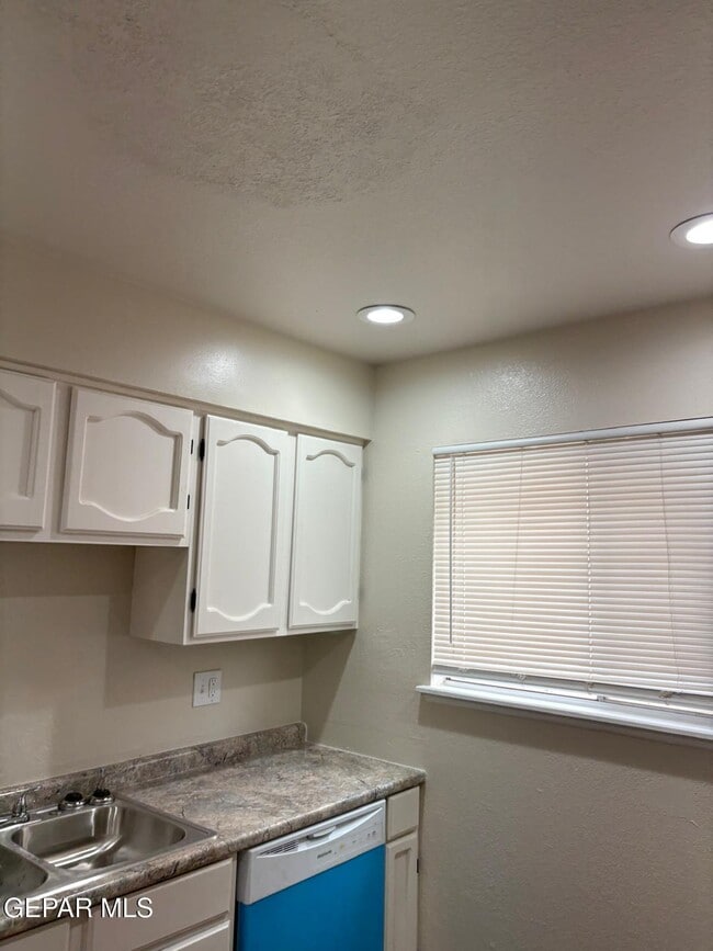 Building Photo - 7127 Orizaba Ave