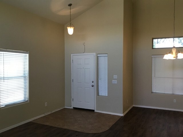 Building Photo - 6208 S 52nd Dr