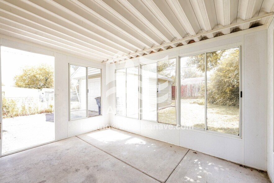 Building Photo - 4764 Burkhardt Ave