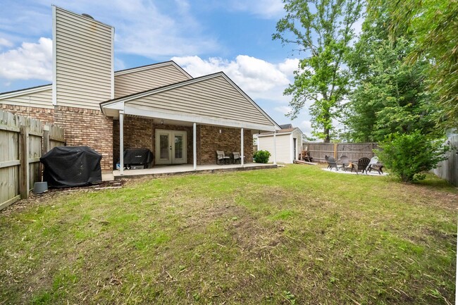Building Photo - Whitemarsh Island Gem - Charming 3-Bedroom Home on a Corner Lot in Battery Point