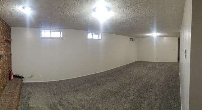 Building Photo - 4 Bed, 3 Bath HOME in Rexburg