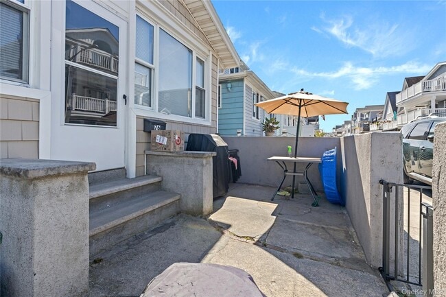 Building Photo - 76 Oregon St