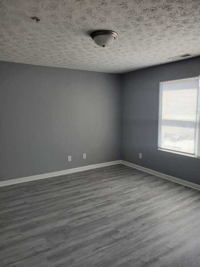 Building Photo - Open House on Spacious Condo