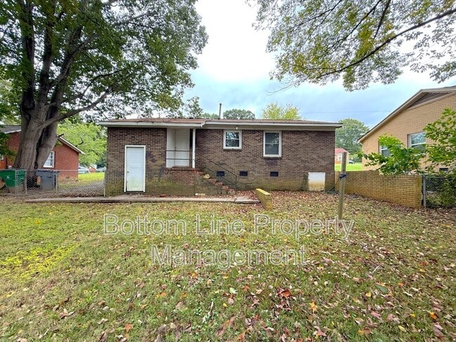 Building Photo - 3432 Sargeant Dr