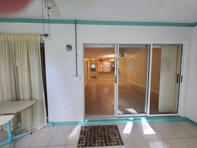 Building Photo - 697 Marlboro Oval