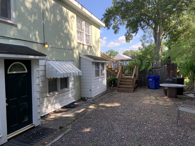 Exterior/Court Yard - 737 Bayou Rd