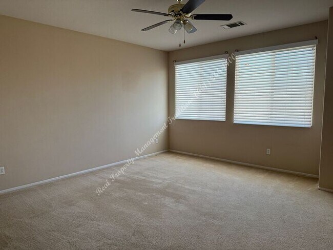 Building Photo - *** Please call us @ 661-266-1400 for information on availability, showings and applications proc...