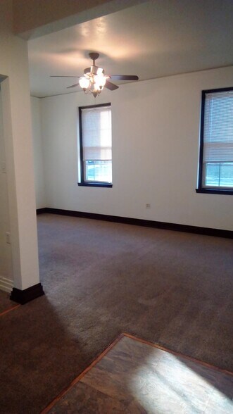 Living Rm - 27 State N St