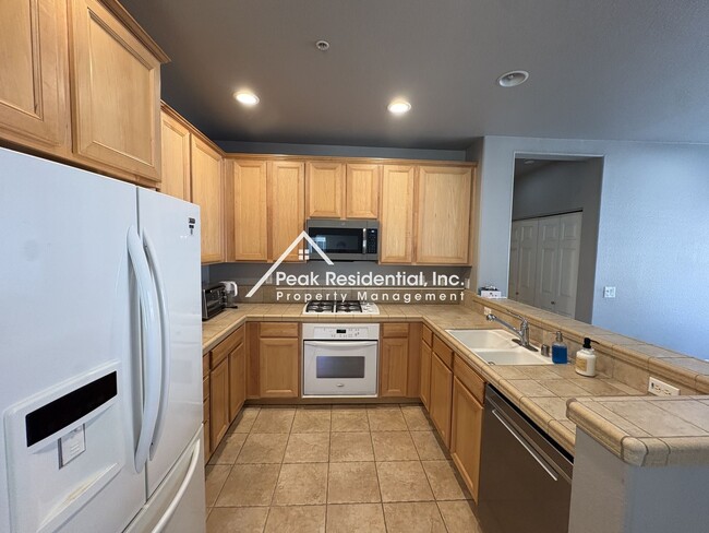 Building Photo - 3301 N Park Dr