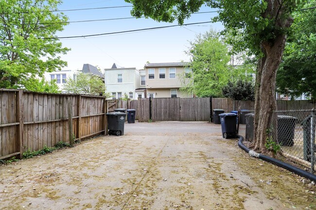 Building Photo - 2BR Basement Apartment | Brightwood
