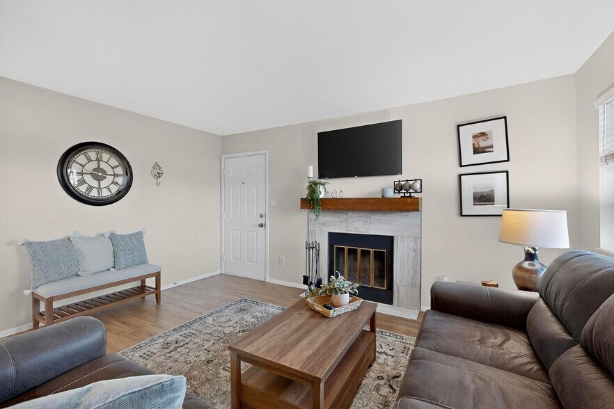Building Photo - 6093 McKinney Dr NE