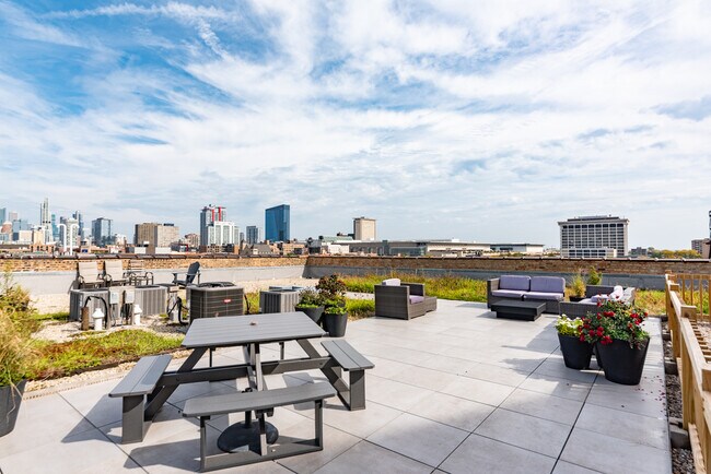 Building Photo - 2545 S Dearborn St