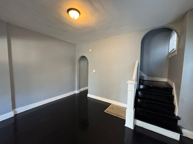 Building Photo - 830-832 Weghorst Street