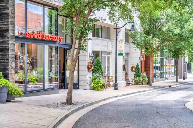 Building Photo - 1150 Collier Rd NW