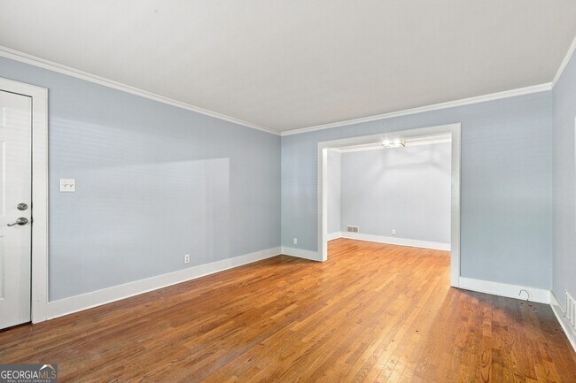 Building Photo - 1466 E Rock Springs Rd NE