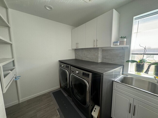 Building Photo - 4 Bedroom Single Family Home in Elk Grove