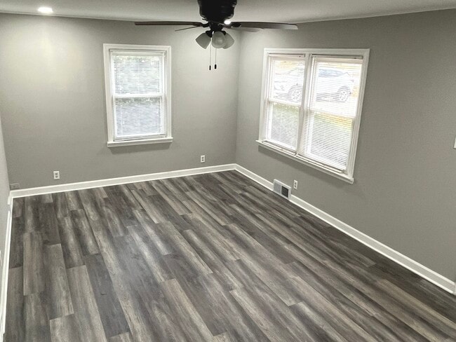 Building Photo - 805 S Norbury Ave