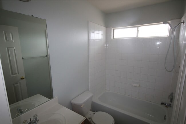 Building Photo - 6418 Mountain Pines Ln