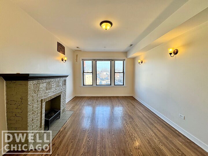 Primary Photo - 2432 N Milwaukee Ave