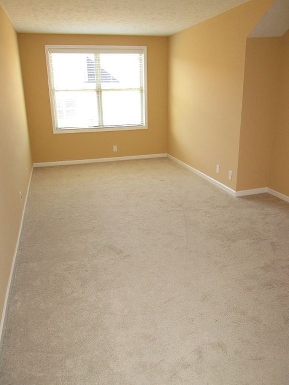 Building Photo - Convenient and cozy Puckett Downs Townhome