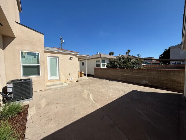 Building Photo - Newly Renovated 5 bedroom house!