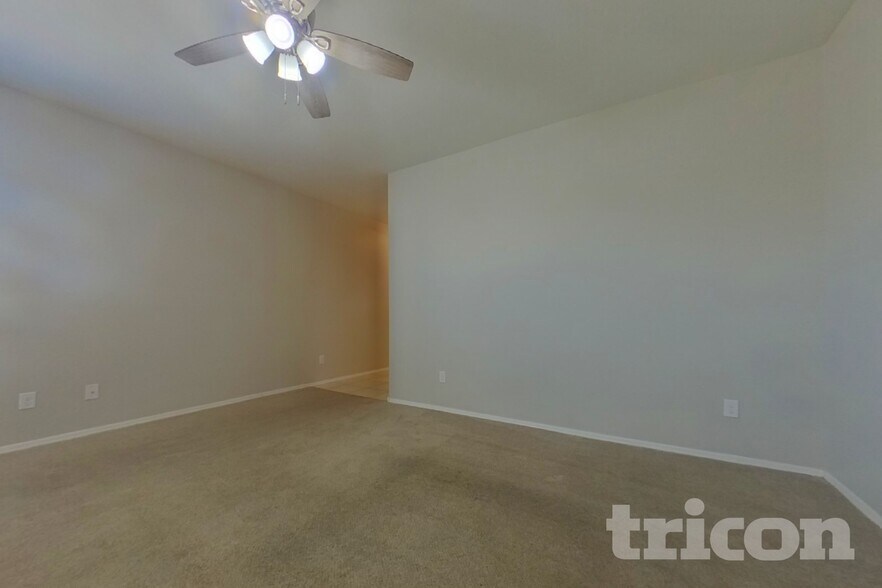 Building Photo - 30900 W Picadilly Rd
