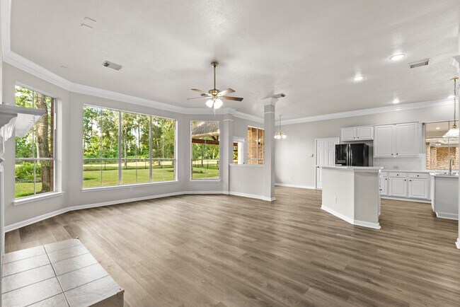 Building Photo - Gorgeous 4 bed/3.5 bath two story home!