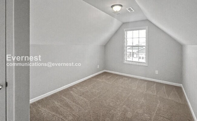 Building Photo - Limited Time Special Offer / 3 Bed, 2 Bath Home with Garage / Pet-Friendly / Vouchers Accepted / ...