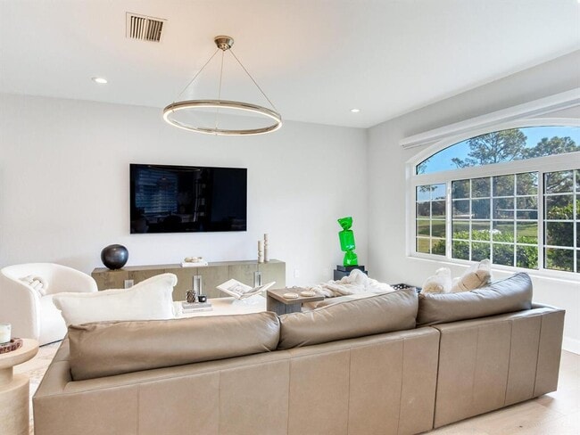 Building Photo - 6302 Vista Verde Dr W