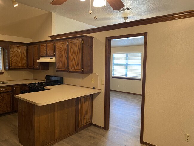 Building Photo - 1121 SW 100th Terrace