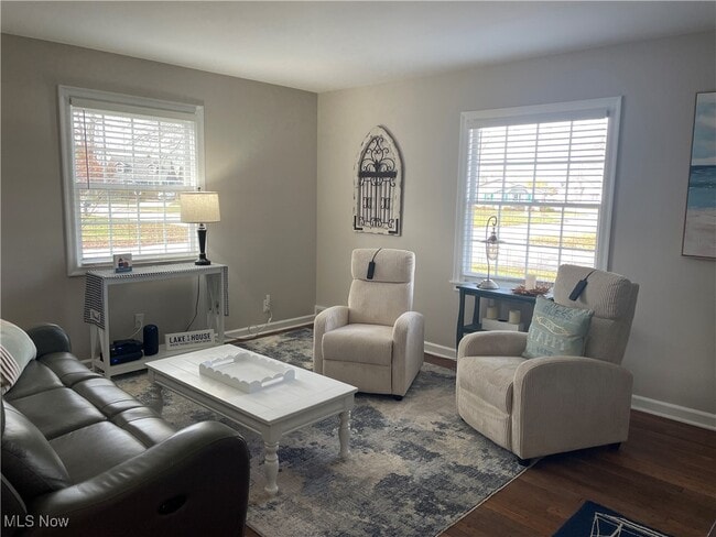 Building Photo - 2542 W 8th St