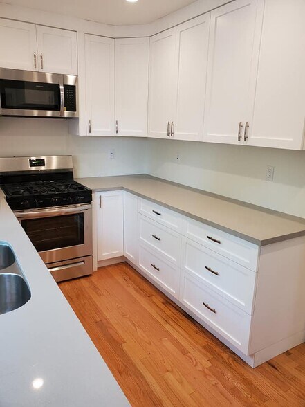 Building Photo - 1037 S Longwood Ave