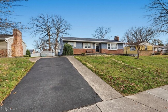 Building Photo - 6219 Groveland Rd