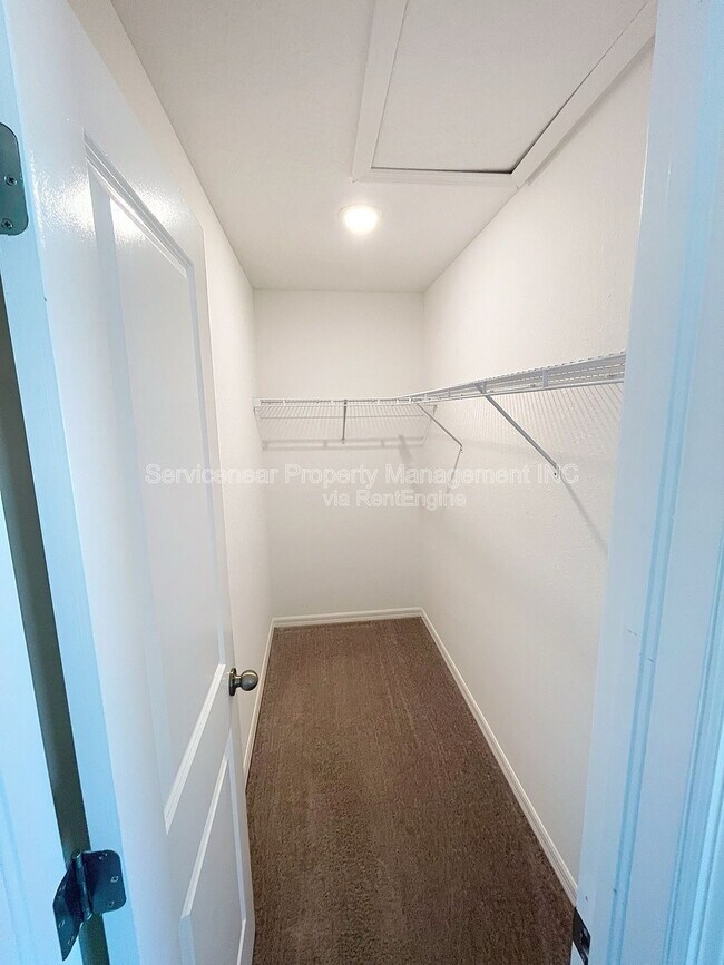 Building Photo - 7029 Samuel Ivy Dr