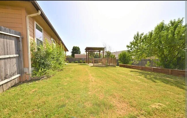 Building Photo - 13407 Overlook Bluff