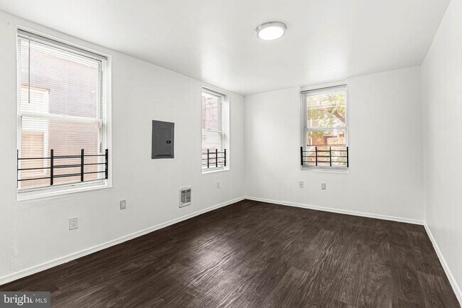 Building Photo - 3316 Kensington Ave