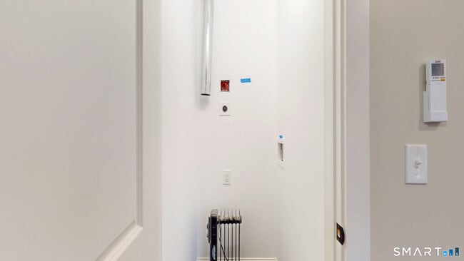 Building Photo - 2 Center St